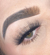 Load image into Gallery viewer, BB02 Faux Mink Lash
